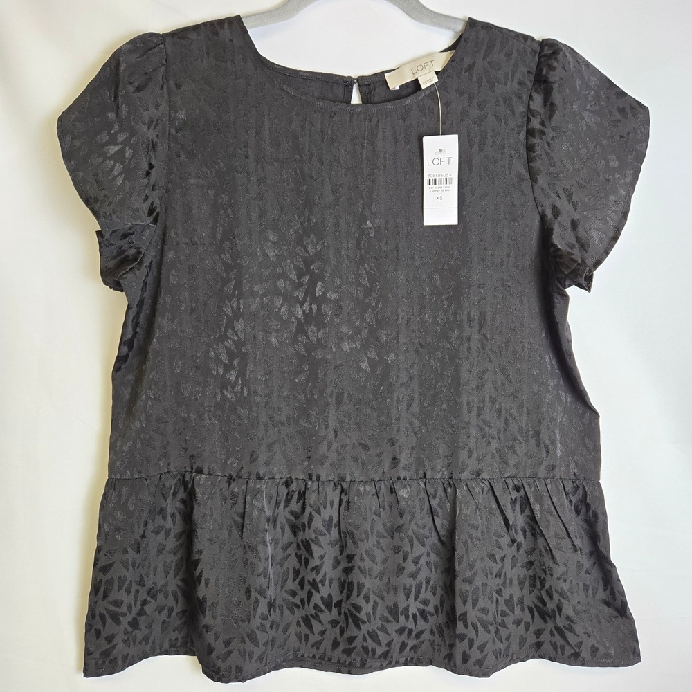 Loft Flowy Heart Tulip Sleeve Peplum Top Black Jacquard Hearts Keyhole XS‎ New